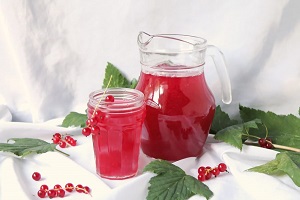 Компот их жмыха красной смородины