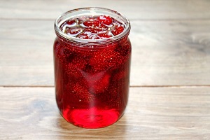 Варенье из клубники с коньяком