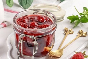 Целая клубника с сахаром на зиму