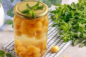 Компот из желтой черешни на зиму
