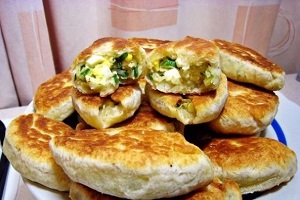 Пирожки с черемшой рисом и луком