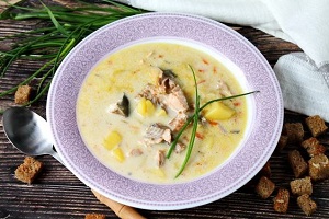 Рыбный суп с красной рыбой и плавленым сыром