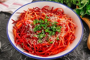 Салат из свеклы и моркови по-корейски