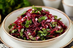 Салат из свеклы с щавелем
