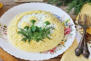 Салат Желтый одуванчик с кукурузой