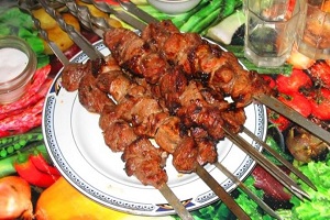 Шашлык из свиной шеи с луком