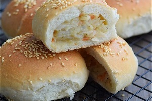 Пирожки с квашеной капустой и картофелем