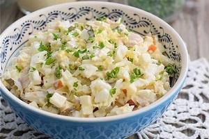 Салат рыбный с пекинской капустой