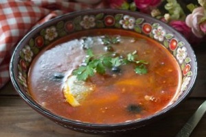 Солянка с колбасой