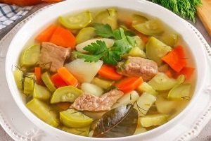 Суп с говядиной и кабачком