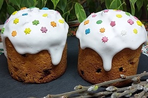 Творожный пасхальный кулич с вяленой клюквой