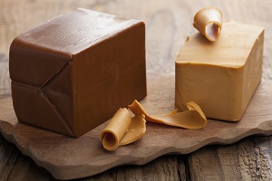 Норвежский коричневый сыр Брюност