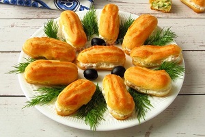 Эклер чесночный с паштетом Мимоза