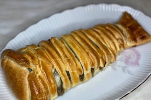 Форель с грибами в тесте