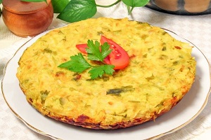 Капустная запеканка с копченостями
