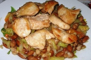 Филе куриное с фасолью