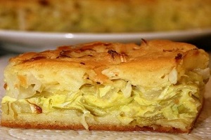 Капустный пирог с сыром и яйцом