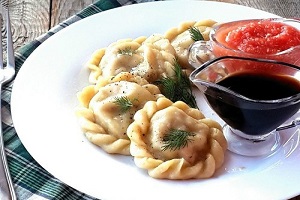 Пельмени со свининой и квашеной капустой