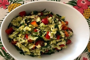 Салат из пекинской капусты и ламинарии