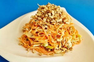 Салат с курицей и морковью