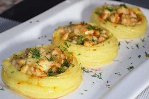 Картофельные гнезда с мясом